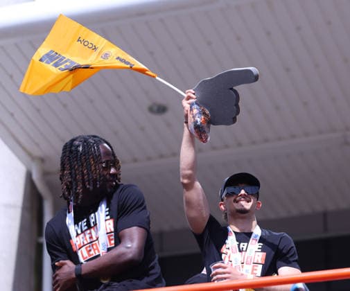 Hull Bus Parade Mohamed Belloumi of Hull City on one of the buses outside the MKM Stadium before the Hull City Bus Parade on the streets of Hull, England after being promoted to the Premier League in the Sky Bet Championship Play-Off Final on Saturday 23rd May 2026. 25 05 2026 UK Newspapers OUT Copyright: xAndyxSumnerx FIL-23472-0061