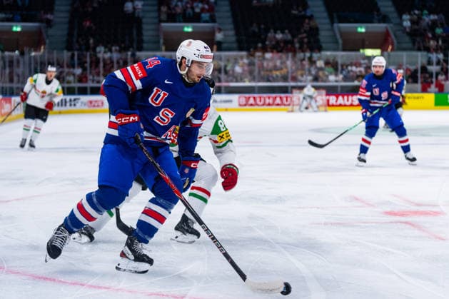 ZURICH, SWITZERLAND - MAY 25: Wyatt Kaiser (United States, 44) in the battle for the puck with Tamas Sarpatki (Hungary, 88) during the Preliminary Round - Group A Match 47 between United States and Hungary at the IIHF Ice hockey, Eishockey World Championship, WM, Weltmeisterschaft 2026, Swiss Life Arena on May 25, 2026 in Zurich, Switzerland. Zurich Switzerland Copyright: xTimoxSteinx