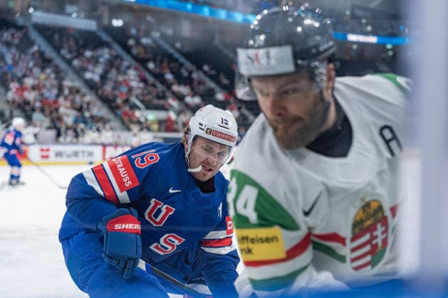 25 05 2026, Zurich, Swiss Life Arena, Ice hockey, Eishockey World Championships: USA - Hungary, 19 Matthew Tkachuk (United States), 34 Istvan Terbocs (Hungary) Zurich Swiss Life Arena Zurich Switzerland Copyright: xJustPictures.ch StefanxEmchx jp-de-StEm-DSC0013720260525