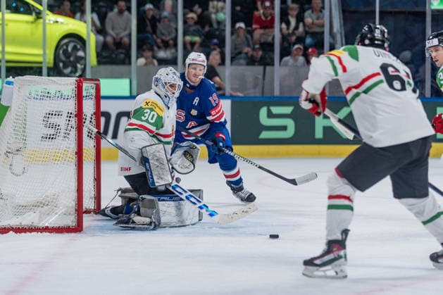 25 05 2026, Zurich, Swiss Life Arena, Ice hockey, Eishockey World Championships: USA - Hungary, 30 goalkeeper Adam Vay (Hungary), 19 Matthew Tkachuk (United States) Zurich Swiss Life Arena Zurich Switzerland Copyright: xJustPictures.ch StefanxEmchx jp-de-StEm-DSC0067620260525