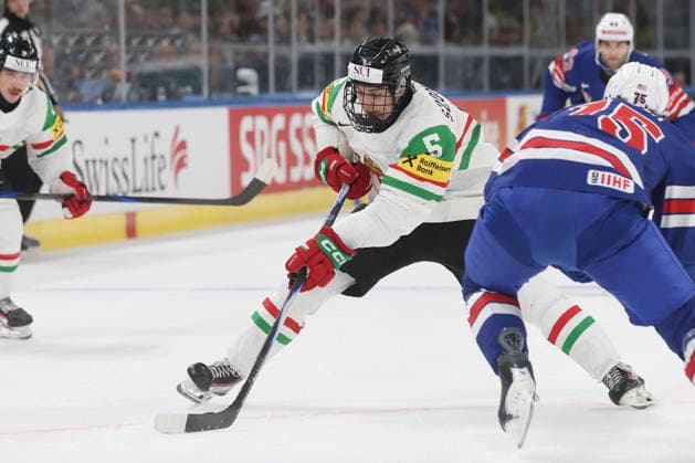 25.05.2026 Swiss Life Arena Zuerich , SCHWEIZ, Herren Eishockey IIHF World Championship, WM, Weltmeisterschaft Zurich 2026 Gruppe A USA - HUN Doman Szongoth (li,HUN) gegen Connor Clifton (USA)