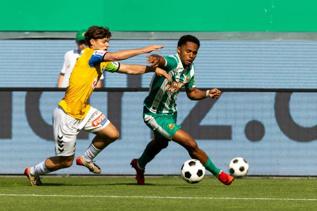 SOCCER - BL, Rapid vs Ried VIENNA,AUSTRIA,25.MAY.26 - SOCCER - ADMIRAL Bundesliga, Europacup play off, SK Rapid Wien vs SV Ried. Image shows Fabian Rossdorfer (Ried) and Petter Nosa Dahl (Rapid).  GEPAxpictures xPhilippxBrem