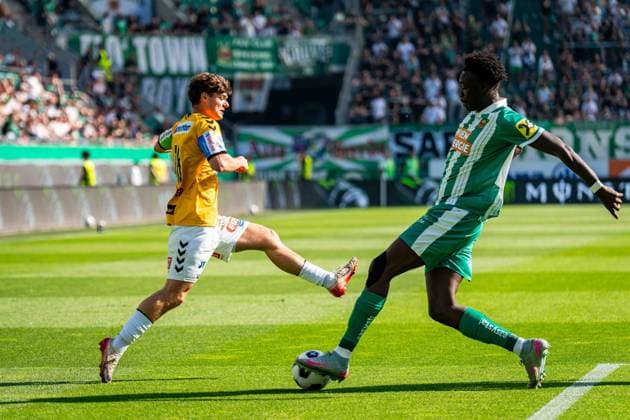 SOCCER - BL, Rapid vs Ried VIENNA,AUSTRIA,25.MAY.26 - SOCCER - ADMIRAL Bundesliga, Europacup play off, SK Rapid Wien vs SV Ried. Image shows Fabian Rossdorfer (Ried) and Serge Philippe Raux Yao (Rapid).  GEPAxpictures xKevinxHackner