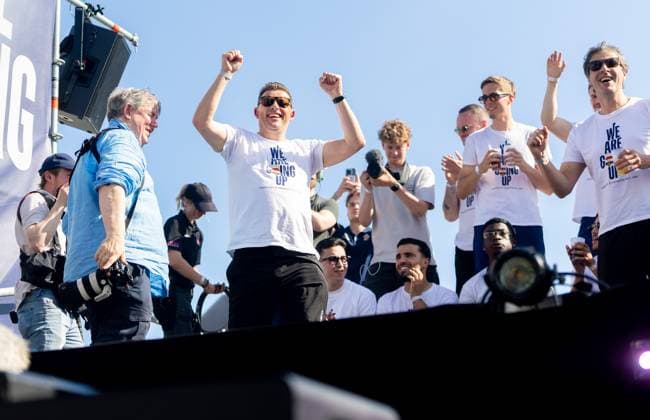 TILBURG - Coach John Stegeman and the players of Willem II during the celebration on the Heuvel in the city center. The club was promoted to the Eredivisie by defeating FC Volendam in the play-off final. IRIS VAN DEN BROEK ANP xVIxANPxSportx xxANPxIVx 559327187 originalFilename: 559327187.jpg