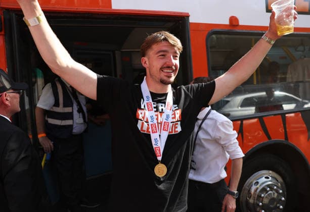 Hull Bus Parade Charlie Hughes of Hull City walks off the bus during the Hull City Bus Parade on the streets of Hull, England after being promoted to the Premier League in the Sky Bet Championship Play-Off Final on Saturday 23rd May 2026. 25 05 2026 UK Newspapers OUT Copyright: xAndyxSumnerx FIL-23472-0121