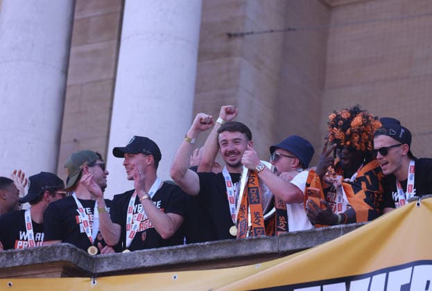 Hull Bus Parade Charlie Hughes of Hull City at City Hall during the Hull City Bus Parade on the streets of Hull, England after being promoted to the Premier League in the Sky Bet Championship Play-Off Final on Saturday 23rd May 2026. 25 05 2026 UK Newspapers OUT Copyright: xAndyxSumnerx FIL-23472-0126