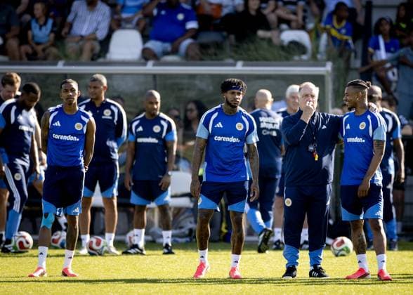 NOORDWIJK - Coach Dick Advocaat during a training session of the Curacao national team, Nationalteam on the SJC Noordwijk pitch. The team is preparing for the World Cup with a training camp, led by coach Dick Advocaat. KOEN VAN WEEL ANP xVIxANPxSportx xxANPxIVx 559329077 originalFilename: 559329077.jpg