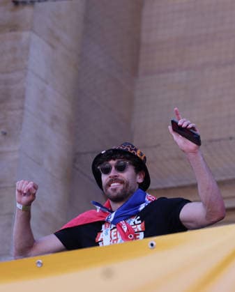 Hull Bus Parade Matt Crooks of Hull City at City Hall during the Hull City Bus Parade on the streets of Hull, England after being promoted to the Premier League in the Sky Bet Championship Play-Off Final on Saturday 23rd May 2026. 25 05 2026 UK Newspapers OUT Copyright: xAndyxSumnerx FIL-23472-0147