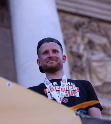 Hull Bus Parade Hull City goalkeeper Dillon Phillips at City Hall during the Hull City Bus Parade on the streets of Hull, England after being promoted to the Premier League in the Sky Bet Championship Play-Off Final on Saturday 23rd May 2026. 25 05 2026 UK Newspapers OUT Copyright: xAndyxSumnerx FIL-23472-0157