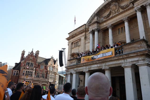Hull Bus Parade Hull City Owner Acun IlÄ±calÄ± makes a speech at City Hall during the Hull City Bus Parade on the streets of Hull, England after being promoted to the Premier League in the Sky Bet Championship Play-Off Final on Saturday 23rd May 2026. 25 05 2026 UK Newspapers OUT Copyright: xAndyxSumnerx FIL-23472-0174
