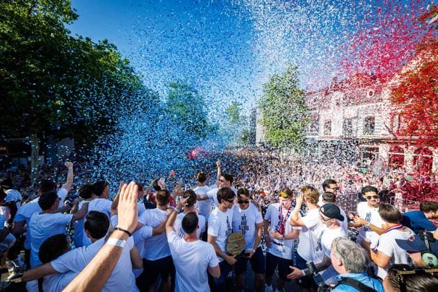 TILBURG, 25-05-2026, De Heuvel, Season 2025 2026, Dutch Keuken Kampioen Divisie eredivisie football, match between Tribute for Willem II Promotion to Eredivisie , picture shows celebration on the stage Tribute for Willem II Promotion to Eredivisie  x203964231x Copyright: