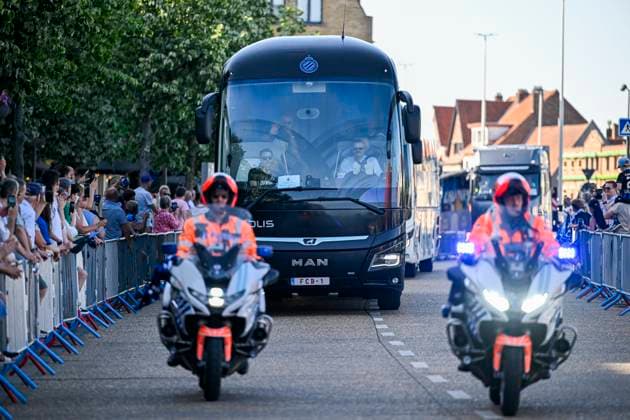 Club Brugge celebrating the Jupiler Pro League title 2026 with city parade BRUGGE, BELGIUM - MAY 25 : Bus with players of Club Brugge celebrating the winning of the Jupiler Pro League title 2025 - 2026 during a city parade towards the city centre and celebration ceremony at the Markt of Bruges. Club Brugge won the Belgian national soccer championship for the 20th time in the history of the club on May 25, 2026 in Brugge, Belgium, 25 05 2026 Brugge Belgium  Copyright: xNicoxVereeckenx