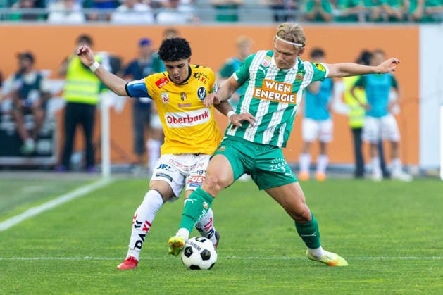 SOCCER - BL, Rapid vs Ried VIENNA,AUSTRIA,25.MAY.26 - SOCCER - ADMIRAL Bundesliga, Europacup play off, SK Rapid Wien vs SV Ried. Image shows Jussef Nasrawe (Ried) and Tobias Gulliksen (Rapid).  GEPAxpictures xPhilippxBrem