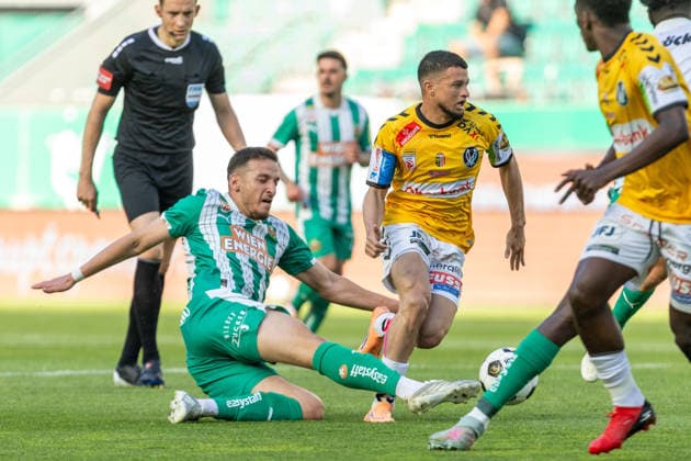 SOCCER - BL, Rapid vs Ried VIENNA,AUSTRIA,25.MAY.26 - SOCCER - ADMIRAL Bundesliga, Europacup play off, SK Rapid Wien vs SV Ried. Image shows Ercan Kara (Rapid) and Moegamat Yusuf Maart (Ried).  GEPAxpictures xPhilippxBrem