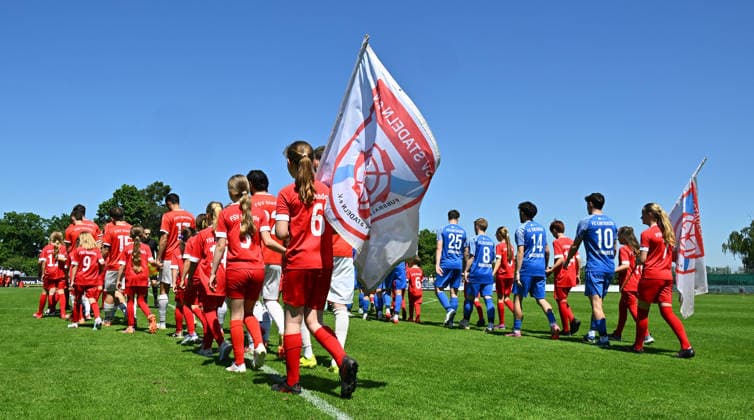25.05.2026 - Fussball - Saison 2025 2026 - Relegation Oberliga Bayern Bayernliga Landesliga : FSV Stadeln - FC Eintracht Münchberg - - xwoxzix - Impression - Mannschaft Team läuft ein