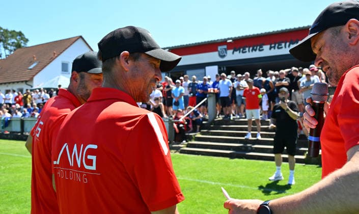 25.05.2026 - Fussball - Saison 2025 2026 - Relegation Oberliga Bayern Bayernliga Landesliga : FSV Stadeln - FC Eintracht Münchberg - - xwoxzix - Ehrung Jürgen Hirschmann