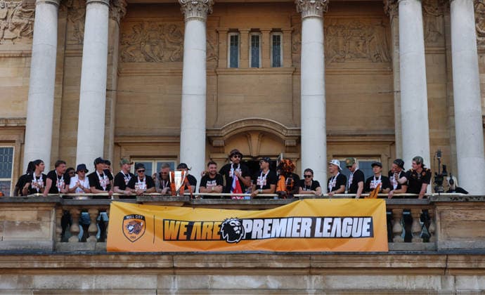 Hull Bus Parade The Hull City team celebrate at City Hall during the Hull City Bus Parade on the streets of Hull, England after being promoted to the Premier League in the Sky Bet Championship Play-Off Final on Saturday 23rd May 2026. 25 05 2026 UK Newspapers OUT Copyright: xAndyxSumnerx FIL-23472-0228