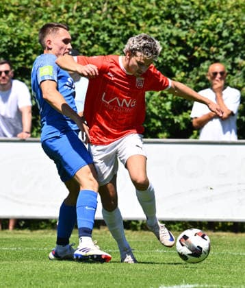 25.05.2026 - Fussball - Saison 2025 2026 - Relegation Oberliga Bayern Bayernliga Landesliga : FSV Stadeln - FC Eintracht Münchberg - - xwoxzix - Jonas Köhler (5, FC Eintracht Münchberg ) Taylan Avci (16, FSV Stadeln , rechts )