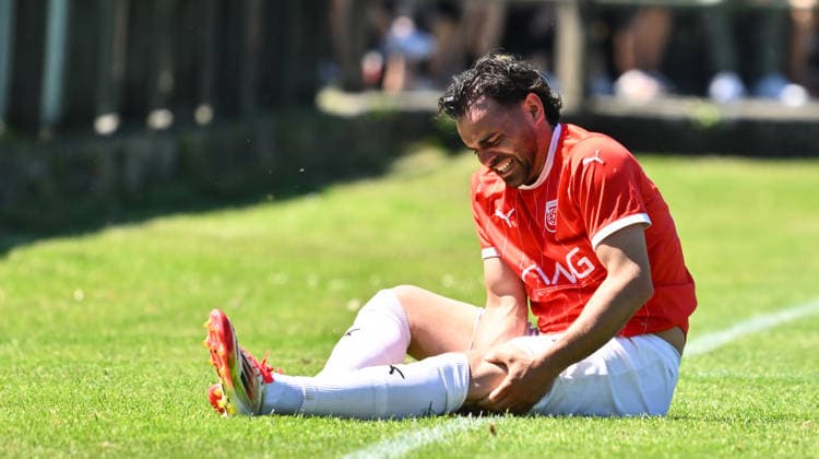 25.05.2026 - Fussball - Saison 2025 2026 - Relegation Oberliga Bayern Bayernliga Landesliga : FSV Stadeln - FC Eintracht Münchberg - - xwoxzix - Marco Weber (22, FSV Stadeln ) angeschlagen am Boden