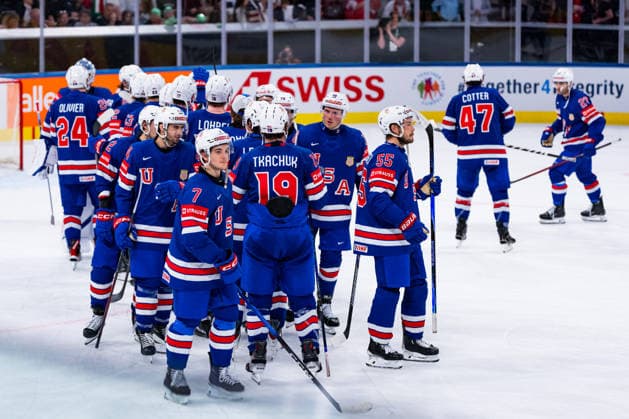 ZURICH, SWITZERLAND - MAY 25: The team USA after the win in the Preliminary Round - Group A Match 47 between United States and Hungary at the IIHF Ice hockey, Eishockey World Championship, WM, Weltmeisterschaft 2026, Swiss Life Arena on May 25, 2026 in Zurich, Switzerland. Zurich Switzerland Copyright: xTimoxSteinx