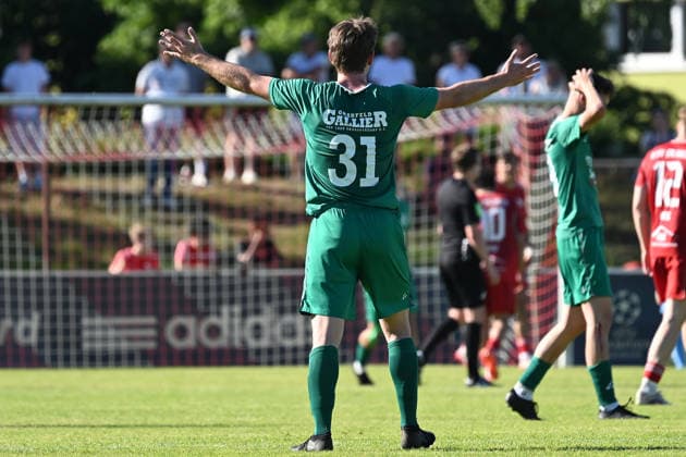 25.05.2025 - Fussball - Saison 2024 2025 - Relegation Oberliga Bayern Bayernliga Landesliga : ATSV Erlangen - TSV Großbardorf - LuPf - xluxpfx - Valentin Reitstetter (31, TSV Großbardorf ) fragend ratlos