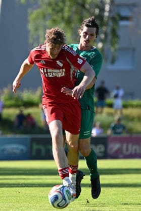 25.05.2025 - Fussball - Saison 2024 2025 - Relegation Oberliga Bayern Bayernliga Landesliga : ATSV Erlangen - TSV Großbardorf - LuPf - xluxpfx - Drazen Misic (12, ATSV Erlangen ) im Zweikampf mit Joe Etzel (15, TSV Großbardorf ) (von links)