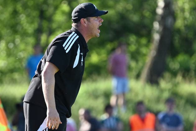 25.05.2025 - Fussball - Saison 2024 2025 - Relegation Oberliga Bayern Bayernliga Landesliga : ATSV Erlangen - TSV Großbardorf - LuPf - xluxpfx - Jochen Strobel (Trainer ATSV Erlangen ) ruft schreit brüllt