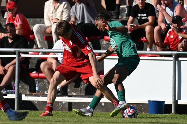 25.05.2025 - Fussball - Saison 2024 2025 - Relegation Oberliga Bayern Bayernliga Landesliga : ATSV Erlangen - TSV Großbardorf - LuPf - xluxpfx - Ulrich Spies (3, ATSV Erlangen ) im Zweikampf mit Dennis Kremer (23, TSV Großbardorf ) (von links)