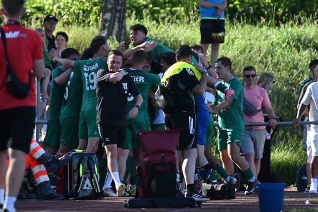 25.05.2025 - Fussball - Saison 2024 2025 - Relegation Oberliga Bayern Bayernliga Landesliga : ATSV Erlangen - TSV Großbardorf - LuPf - xluxpfx - Torjubel Jubel Freude im Fans Fanblock