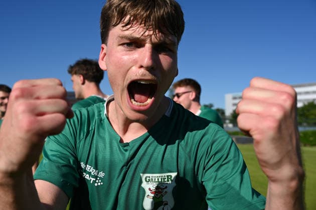 25.05.2025 - Fussball - Saison 2024 2025 - Relegation Oberliga Bayern Bayernliga Landesliga : ATSV Erlangen - TSV Großbardorf - LuPf - xluxpfx - Julius Landeck (22, TSV Großbardorf ) Jubel Freude nach Spielende