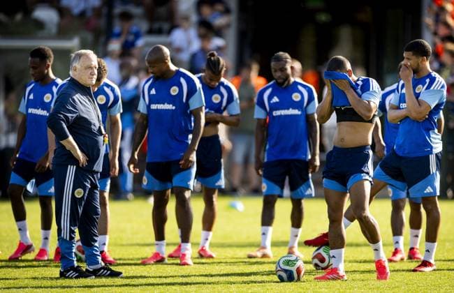 NOORDWIJK - Coach Dick Advocaat during a training session of the Curacao national team, Nationalteam on the SJC Noordwijk pitch. The team is preparing for the World Cup with a training camp, led by coach Dick Advocaat. KOEN VAN WEEL ANP xVIxANPxSportx xxANPxIVx 559332005 originalFilename: 559332005.jpg