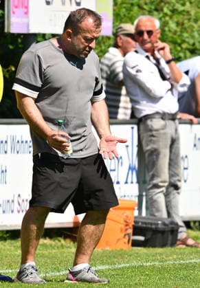 25.05.2026 - Fussball - Saison 2025 2026 - Relegation Oberliga Bayern Bayernliga Landesliga : FSV Stadeln - FC Eintracht Münchberg - - xwoxzix - Manfred Dedaj (Trainer, FSV Stadeln ) sauer unzufrieden