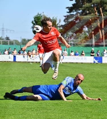 25.05.2026 - Fussball - Saison 2025 2026 - Relegation Oberliga Bayern Bayernliga Landesliga : FSV Stadeln - FC Eintracht Münchberg - - xwoxzix - Marco Hennemann (15, FSV Stadeln ) Julian Ott (4, FC Eintracht Münchberg , unten )