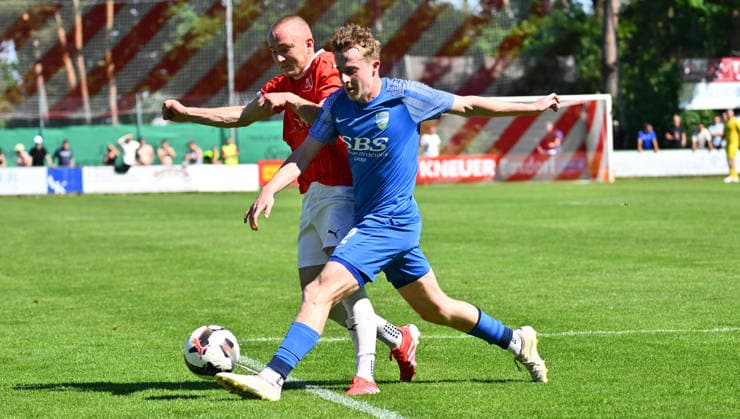 25.05.2026 - Fussball - Saison 2025 2026 - Relegation Oberliga Bayern Bayernliga Landesliga : FSV Stadeln - FC Eintracht Münchberg - - xwoxzix - Kevin Michels (21, FSV Stadeln ) Sven Hofmann (2, FC Eintracht Münchberg )