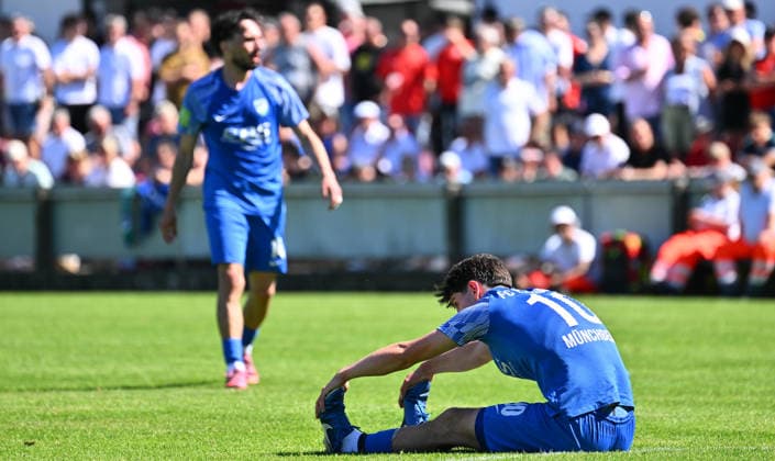 25.05.2026 - Fussball - Saison 2025 2026 - Relegation Oberliga Bayern Bayernliga Landesliga : FSV Stadeln - FC Eintracht Münchberg - - xwoxzix - Marvin Nöske (10, FC Eintracht Münchberg ) enttäuscht Enttäuschung