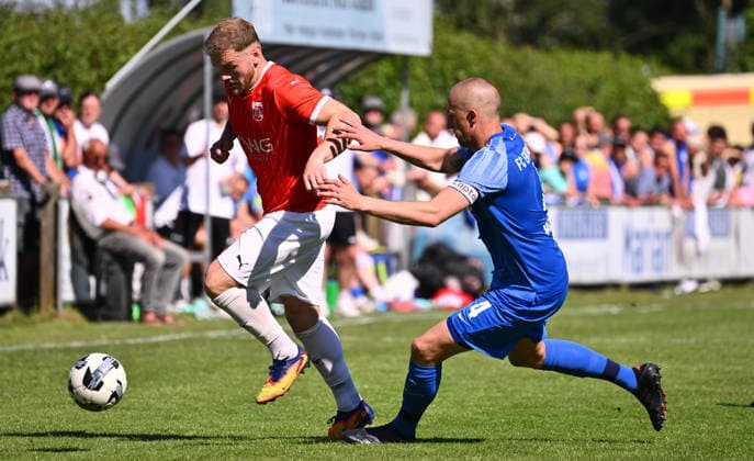 25.05.2026 - Fussball - Saison 2025 2026 - Relegation Oberliga Bayern Bayernliga Landesliga : FSV Stadeln - FC Eintracht Münchberg - - xwoxzix - Leon Siefert (9, FSV Stadeln ) Julian Ott (4, FC Eintracht Münchberg )