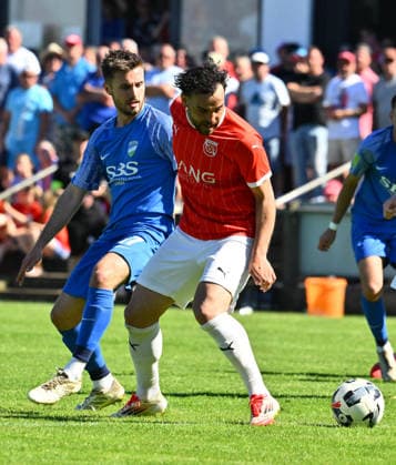 25.05.2026 - Fussball - Saison 2025 2026 - Relegation Oberliga Bayern Bayernliga Landesliga : FSV Stadeln - FC Eintracht Münchberg - - xwoxzix - Ferdinand Seifert (17, FC Eintracht Münchberg ) Marco Weber (22, FSV Stadeln )