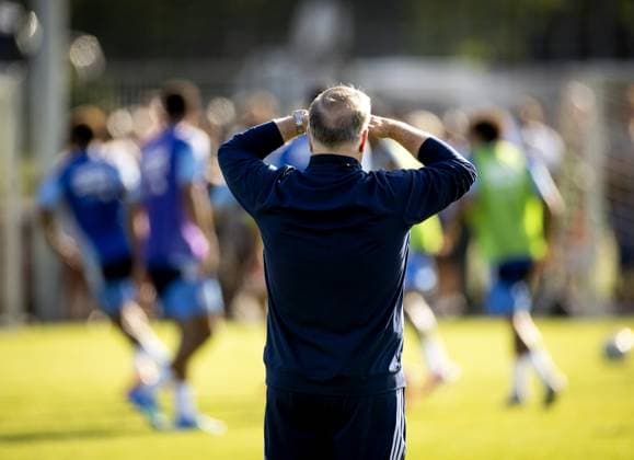 NOORDWIJK - Coach Dick Advocaat during a training session of the Curacao national team, Nationalteam on the SJC Noordwijk pitch. The team is preparing for the World Cup with a training camp, led by coach Dick Advocaat. KOEN VAN WEEL ANP xVIxANPxSportx xxANPxIVx 559333612 originalFilename: 559333612.jpg