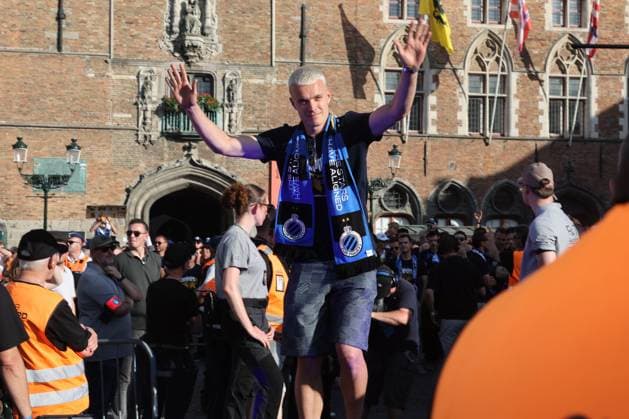 Club Brugge celebrating the Jupiler Pro League title 2026 with city parade BRUGGE, BELGIUM - MAY 25 : Siquet Hugo defender of Club Brugge celebrating the winning of the Jupiler Pro League title 2025 - 2026 during a city parade towards the city centre and celebration ceremony at the Markt of Bruges. Club Brugge won the Belgian national soccer championship for the 20th time in the history of the club on May 25, 2026 in Brugge, Belgium, 25-05-26 Brugge Belgium  Copyright: xGbax