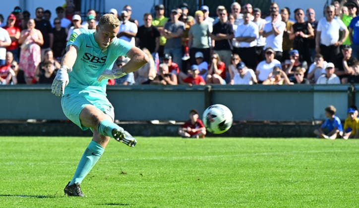 25.05.2026 - Fussball - Saison 2025 2026 - Relegation Oberliga Bayern Bayernliga Landesliga : FSV Stadeln - FC Eintracht Münchberg - - xwoxzix - Jonas Lang (1, FC Eintracht Münchberg ) vergibt Elfmeter Strafstoß
