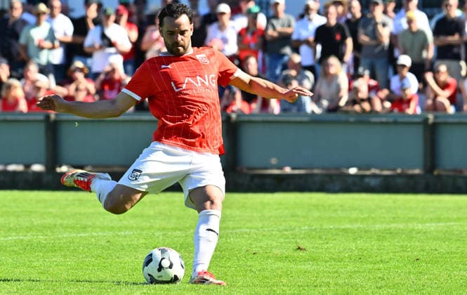 25.05.2026 - Fussball - Saison 2025 2026 - Relegation Oberliga Bayern Bayernliga Landesliga : FSV Stadeln - FC Eintracht Münchberg - - xwoxzix - Marco Weber (22, FSV Stadeln ) verwandelt Elfmeter Strafstoß