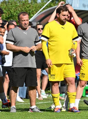 25.05.2026 - Fussball - Saison 2025 2026 - Relegation Oberliga Bayern Bayernliga Landesliga : FSV Stadeln - FC Eintracht Münchberg - - xwoxzix - Manfred Dedaj (Trainer, FSV Stadeln ) Manuel Döllfelder Doellfelder (31, FSV Stadeln ) bei Elfmeterschießen