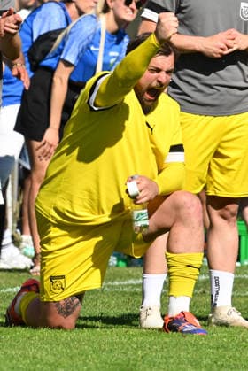 25.05.2026 - Fussball - Saison 2025 2026 - Relegation Oberliga Bayern Bayernliga Landesliga : FSV Stadeln - FC Eintracht Münchberg - - xwoxzix - Manuel Döllfelder Doellfelder (31, FSV Stadeln ) ballt Faust Fäuste - Jubel Freude