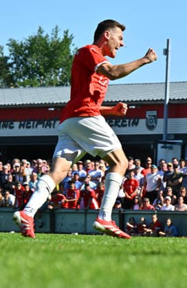 25.05.2026 - Fussball - Saison 2025 2026 - Relegation Oberliga Bayern Bayernliga Landesliga : FSV Stadeln - FC Eintracht Münchberg - - xwoxzix - David Perst (7, FSV Stadeln ) ballt Faust Fäuste - Jubel Freude