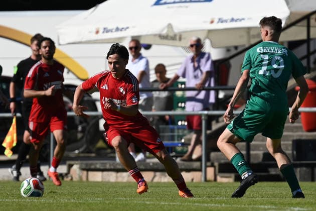 25.05.2025 - Fussball - Saison 2024 2025 - Relegation Oberliga Bayern Bayernliga Landesliga : ATSV Erlangen - TSV Großbardorf - LuPf - xluxpfx - Tanyel Deliboyraz (9, ATSV Erlangen ) im Zweikampf mit Jonas Hau (19, TSV Großbardorf ) (von links)