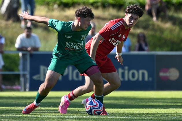 25.05.2025 - Fussball - Saison 2024 2025 - Relegation Oberliga Bayern Bayernliga Landesliga : ATSV Erlangen - TSV Großbardorf - LuPf - xluxpfx - Nathan Wirth (3, TSV Großbardorf ) im Zweikampf mit Julian Vierengel (19, ATSV Erlangen ) (von links)