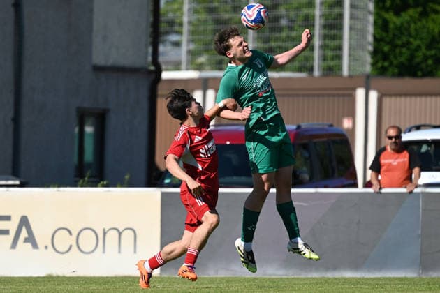 25.05.2025 - Fussball - Saison 2024 2025 - Relegation Oberliga Bayern Bayernliga Landesliga : ATSV Erlangen - TSV Großbardorf - LuPf - xluxpfx - Tanyel Deliboyraz (9, ATSV Erlangen ) im Zweikampf mit Linus Steinmetzer (25, TSV Großbardorf ) (von links)