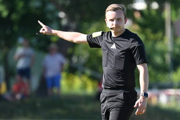 25.05.2025 - Fussball - Saison 2024 2025 - Relegation Oberliga Bayern Bayernliga Landesliga : ATSV Erlangen - TSV Großbardorf - LuPf - xluxpfx - Jonas Krzyzanowski ( Schiedsrichter )