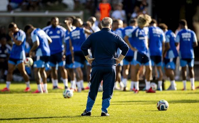 NOORDWIJK - Coach Dick Advocaat during a training session of the Curacao national team, Nationalteam on the SJC Noordwijk pitch. The team is preparing for the World Cup with a training camp, led by coach Dick Advocaat. KOEN VAN WEEL ANP xVIxANPxSportx xxANPxIVx 559333941 originalFilename: 559333941.jpg