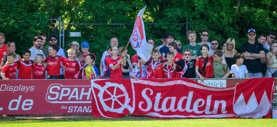 25.05.2026 - Fussball - Saison 2025 2026 - Relegation Oberliga Bayern Bayernliga Landesliga : FSV Stadeln - FC Eintracht Münchberg - - xwoxzix - Fans Fanblock Stadeln